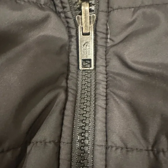 The North Face Kids size 14/16 reversible Mount Chimbo Jacket - Picture 6 of 6